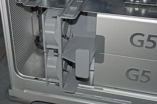 CPU unit on Powermac G5 slides out without tools